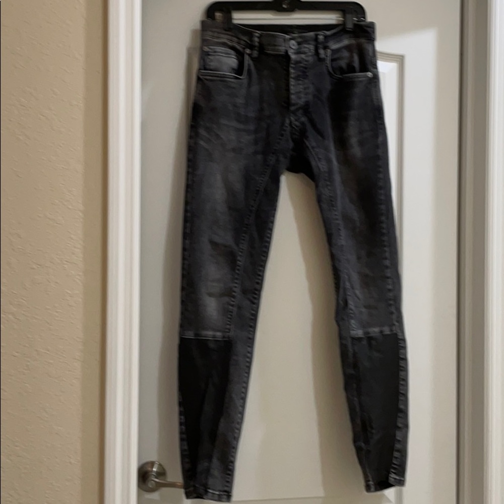 Zara Men’s black skinny fit jeans w/ fake leather